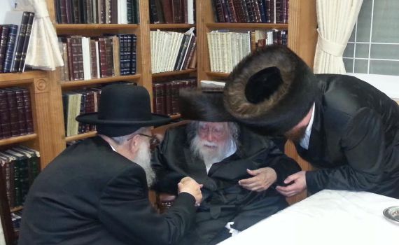 האדמו"ר מערלוי הפתיע את הרב שטרן: תברך אותי