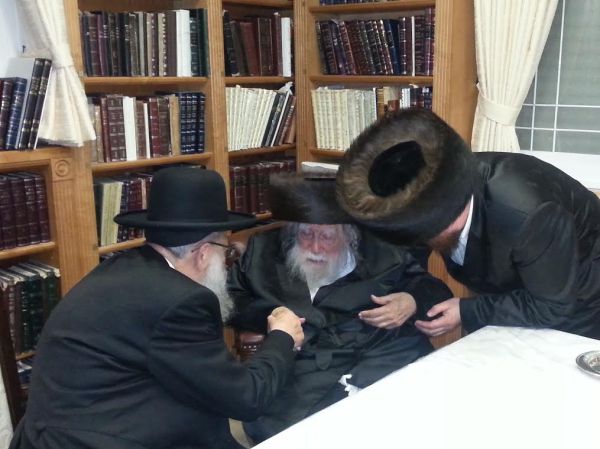 האדמו"ר מערלוי הפתיע את הרב שטרן: תברך אותי