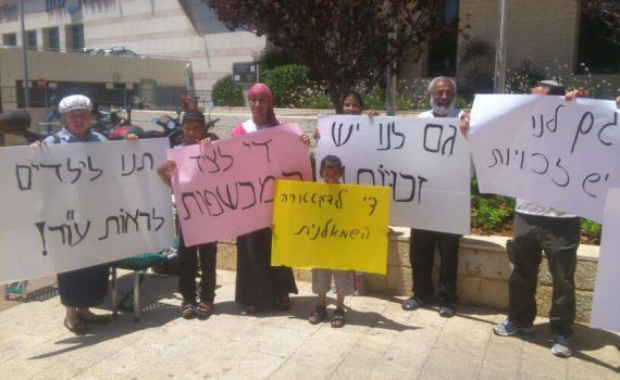 הפגנה סוערת בפתח תקווה, בלשים עצרו צעיר