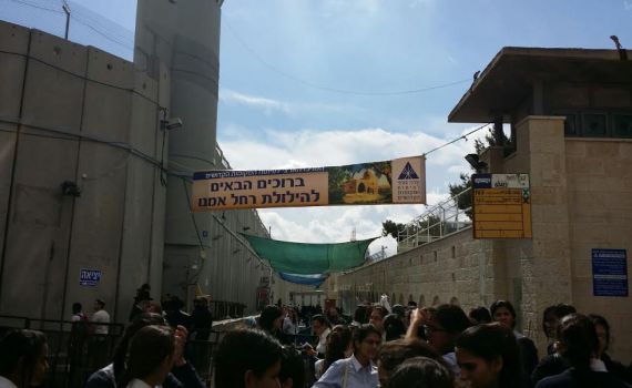 למרות הגשמים: אלפים כבר הגיעו לקבר רחל אמנו