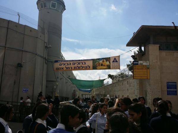 למרות הגשמים: אלפים כבר הגיעו לקבר רחל אמנו