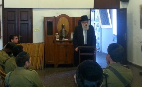 הרב שטרן לחרדים: "אתם הולכים בדרך הרב קוק"