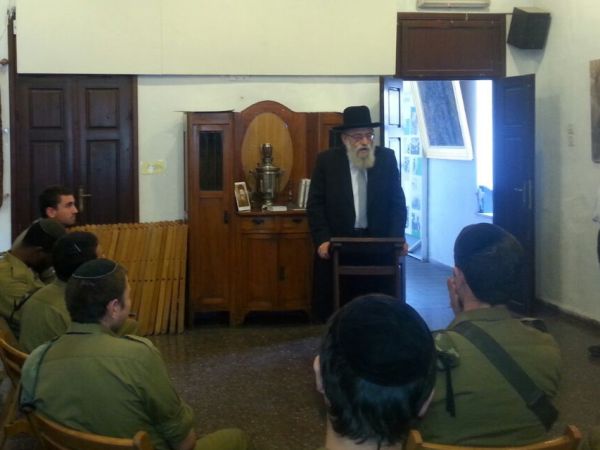 הרב שטרן לחרדים: "אתם הולכים בדרך הרב קוק"