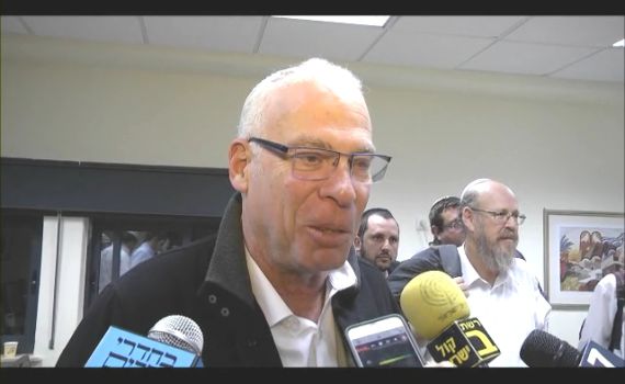 צפו: אורי אריאל מקבל את הכרעת המרכז