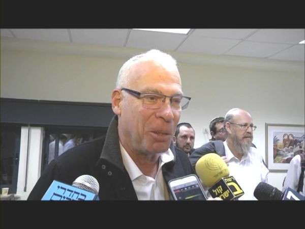 צפו: אורי אריאל מקבל את הכרעת המרכז