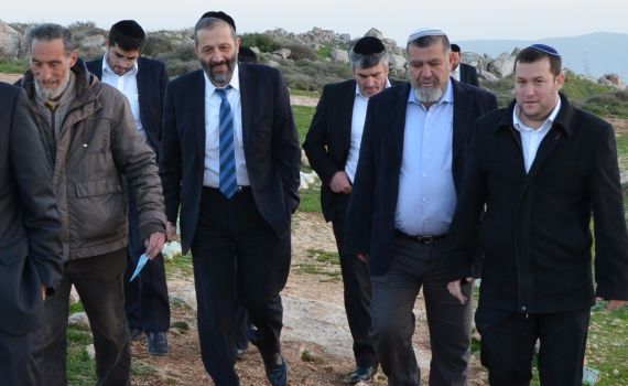 ימי בחירות: דרעי שוב מתחנף למתנחלים