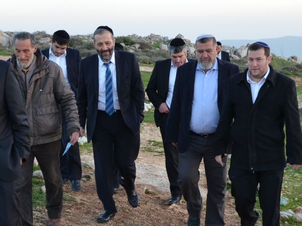 ימי בחירות: דרעי שוב מתחנף למתנחלים