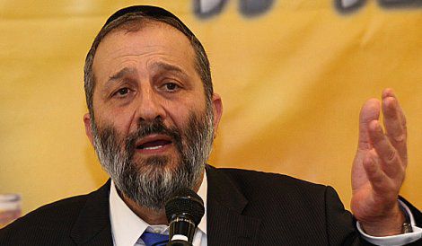 פרש"סנות: דרעי מוביל את הקרב על המסכנות