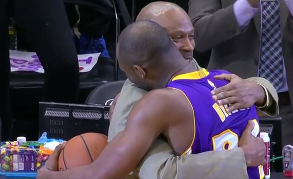 צפו: קובי בראיינט עובר את מייקל ג'ורדן