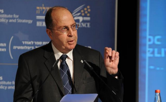 יעלון לנתניהו: "הבטחת לבנט את תיק הביטחון?"