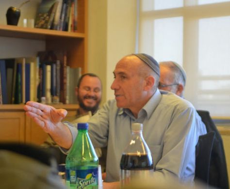 "לאפשר לבנות שירות להצביע בפריימריז"