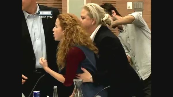 צפו: סלומינסקי שוב מסלק את סתיו שפיר