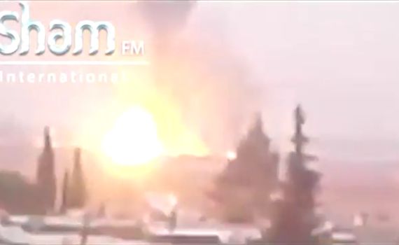 צפו: רגע התקיפה במחסני הטילים בסוריה