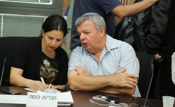 אין הכרעה: אריאל וכלפה בעד פיצול; סטרוק נגד