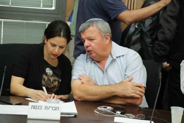 אין הכרעה: אריאל וכלפה בעד פיצול; סטרוק נגד