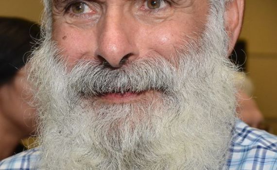 "רבנים צריכים להתעסק בפוליטיקה"