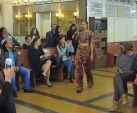 להעמיד לדין את מארגני תצוגת האופנה בביהכנ"ס