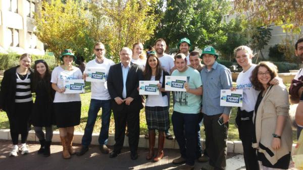 "המפקד צבוע בלבן. זאת מפלגה של עשירים"