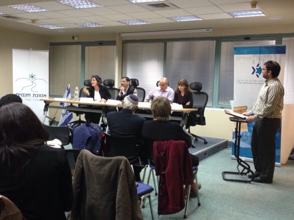 "את כמו בת אולפנא מתמרדת"