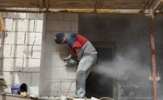 הפלסטינים בונים פי 16 בנייה בלתי חוקית