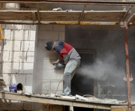 הפלסטינים בונים פי 16 בנייה בלתי חוקית