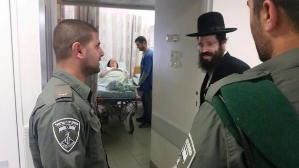 המגב"ניקים ליוו את היולדת לחדר הלידה‬