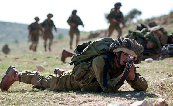 מחבל יידה אבנים ונהרג על-ידי כוח צה"ל