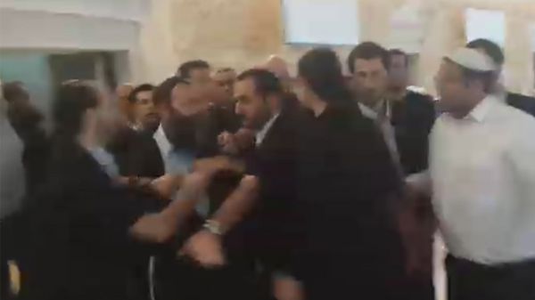 מהומה בבית המשפט: "זועבי, את מחבלת לכי לסוריה"