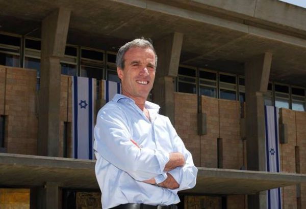 שטרן נגד בנט: לא שינה מספיק בנושאי דת ומדינה