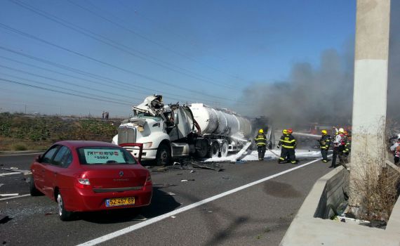 הרוג בפיצוץ מיכלית גז בתאונת דרכים בכביש 6