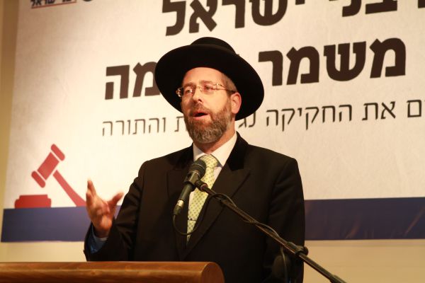 התגובה החריפה של הרב לאו למינוי של כהנא