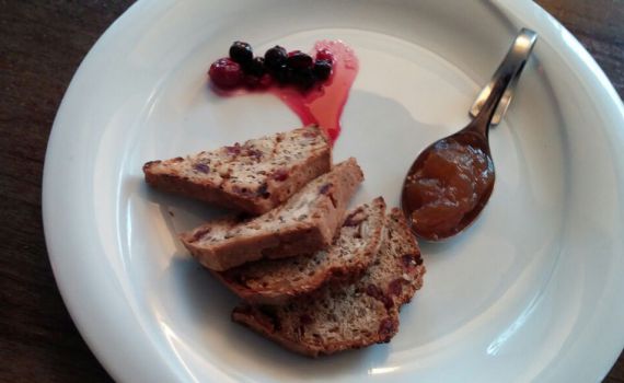 לכבוד ט"ו בשבט: לחם מתוק עם שבעת המינים