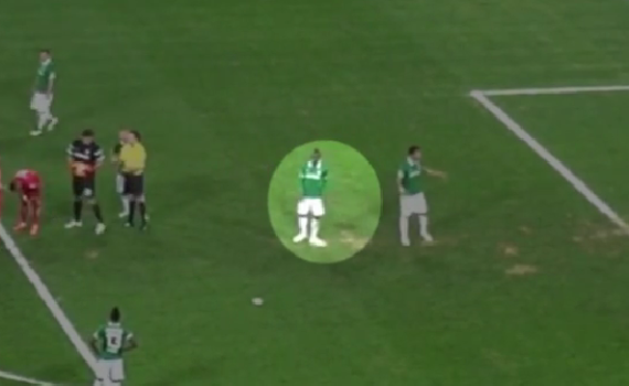 השחקן חיבל בנקודה הלבנה. בוזגלו החמיץ פנדל