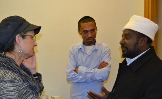 "מצהירים שאנחנו יהודים אך מתייחסים ליהדותינו בספק"