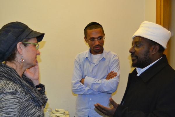 "מצהירים שאנחנו יהודים אך מתייחסים ליהדותינו בספק"