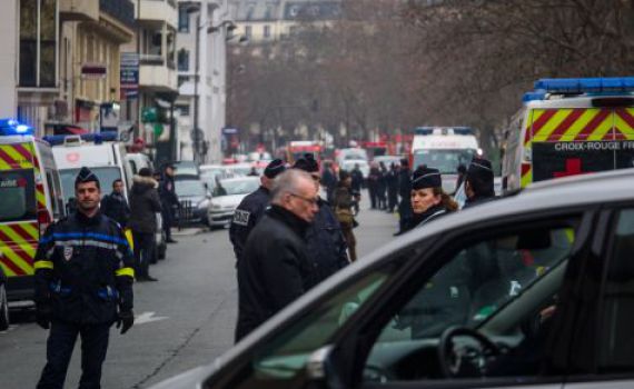 "להכיר בנרצחים בפריז כנפגעי טרור ישראליים"