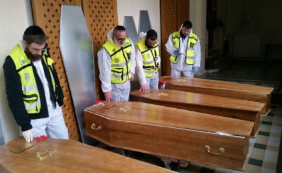 ארונות הנרצחים נחתו בישראל