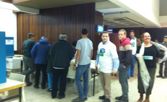 בעקבות תקלה: תורים ארוכים בקלפי בשדה אליהו