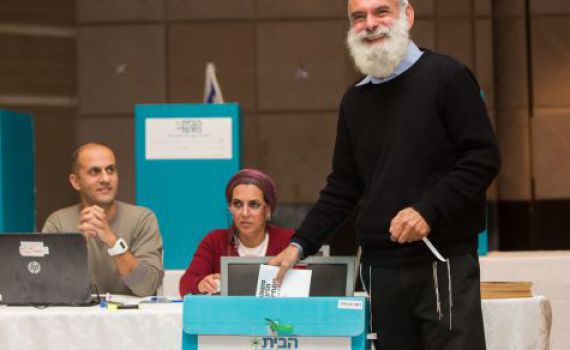 "אם היה לי בן הומו הייתי מציע לו ללכת  לטיפול"