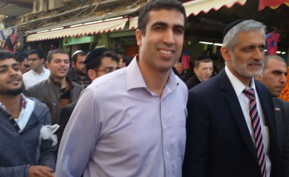 נערים התעמתו עם אלי ישי במחנה יהודה: "בוגד"