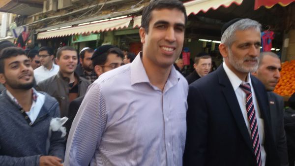 נערים התעמתו עם אלי ישי במחנה יהודה: "בוגד"