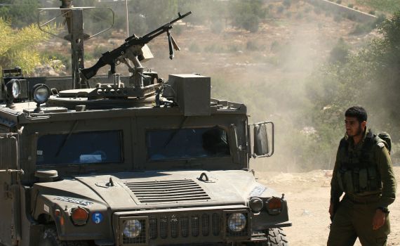 מחבלים ירו נ"ט לרכב צבאי בהר דוב; יש נפגעים