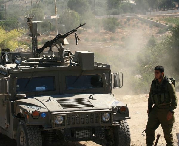 מחבלים ירו נ"ט לרכב צבאי בהר דוב; יש נפגעים