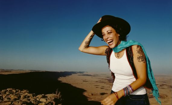 מתחיל להיות נואש: בנט הציע שריון לעדן הראל