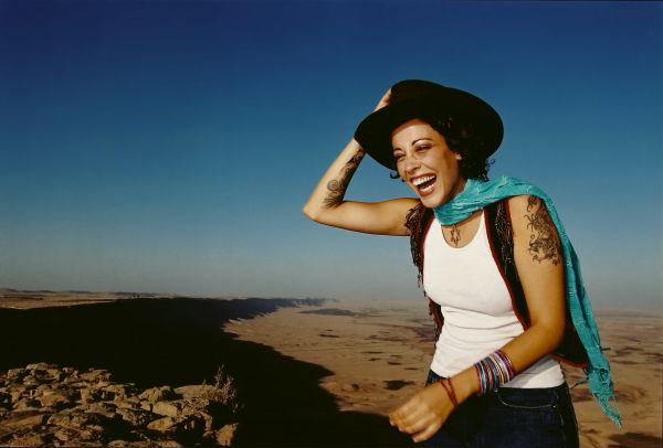 מתחיל להיות נואש: בנט הציע שריון לעדן הראל