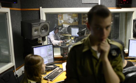 גלי צה"ל חותכים את מגישי 'המילה האחרונה'