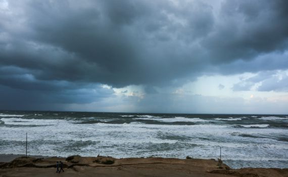 הסערה החלה: רוחות של 100 קמ"ש; מחר שלג