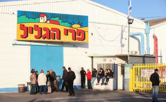 'במקום לדאוג לעובדים, בנט מצלם סרטים ביוטיוב'