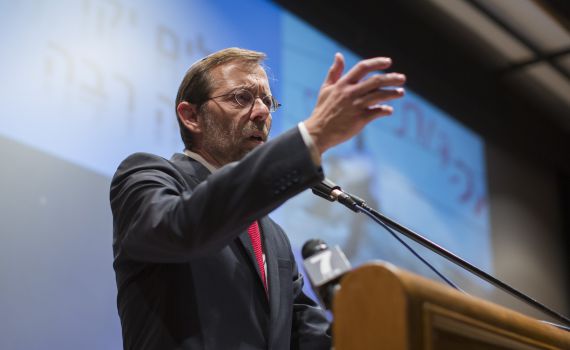 פייגלין על בנט: "שבוי בתוך התודעה הישראלית"