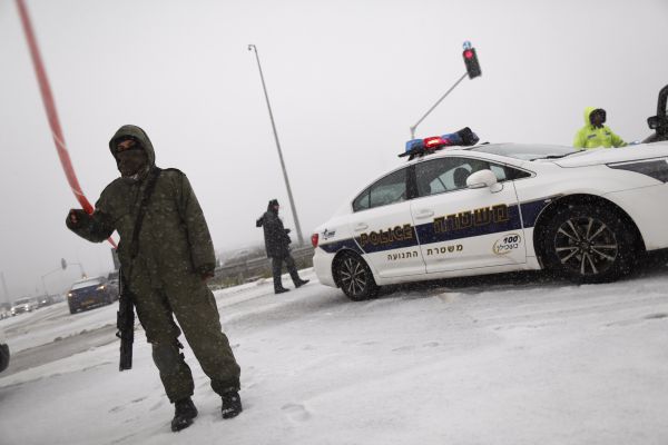 שלג החל לרדת בירושלים: הכבישים בעיר נחסמו
